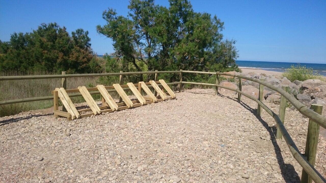 Tanca texana i aparca bicicletes a la Gola del Ter