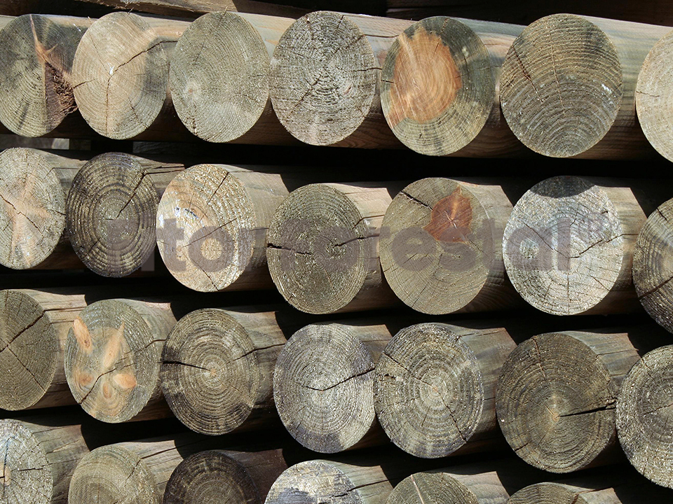 Postes de madera torneados