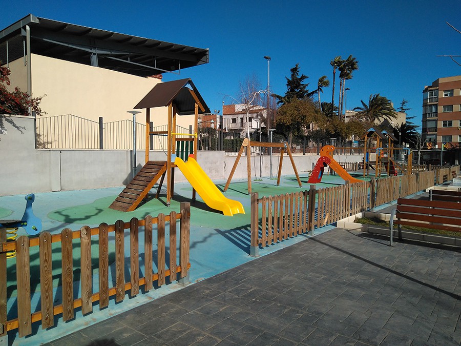 Valla de madera para parque infantil en les Borges del Camp